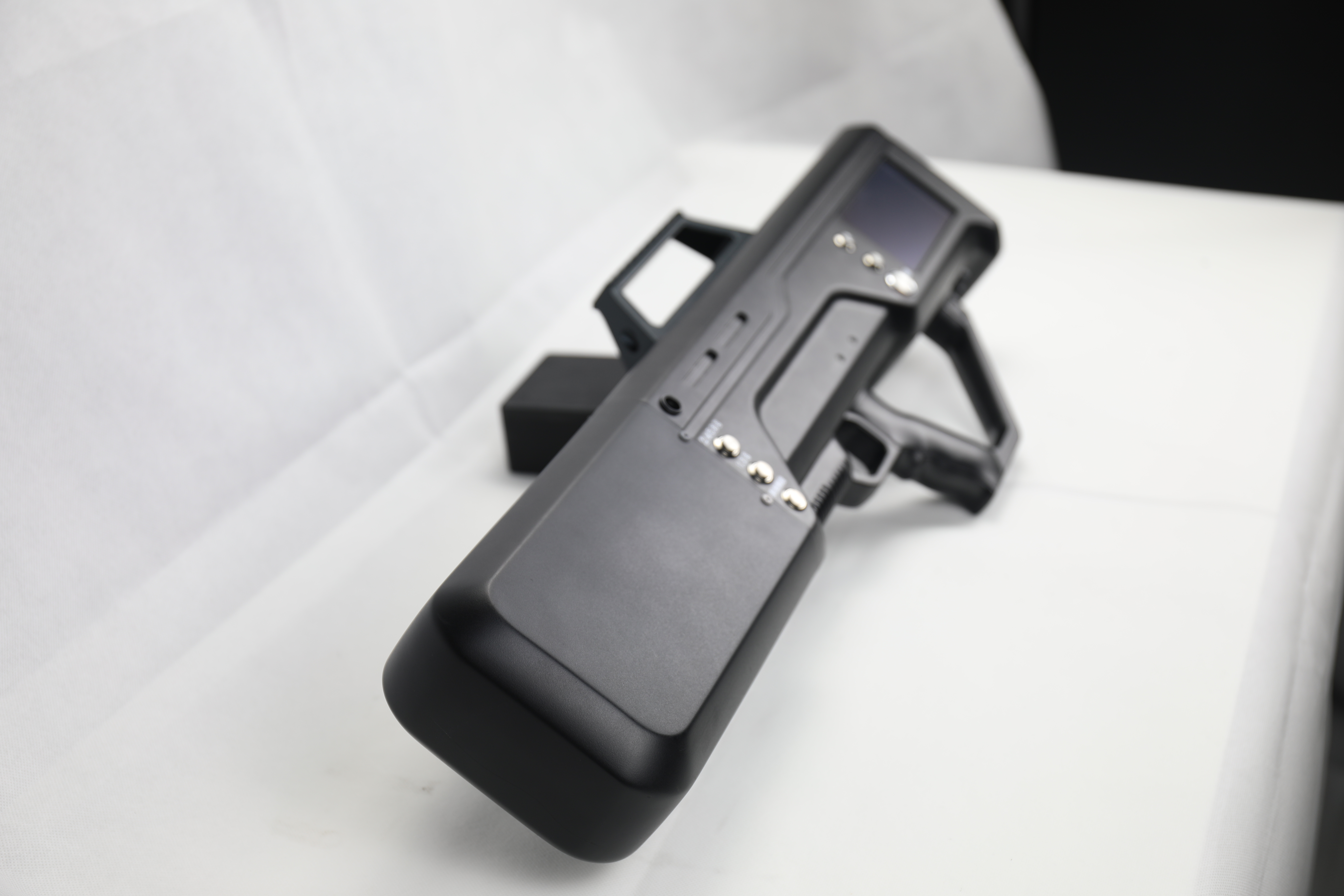 DR300-1 (8 frequency bands) Handheld Detection and Jamming Device